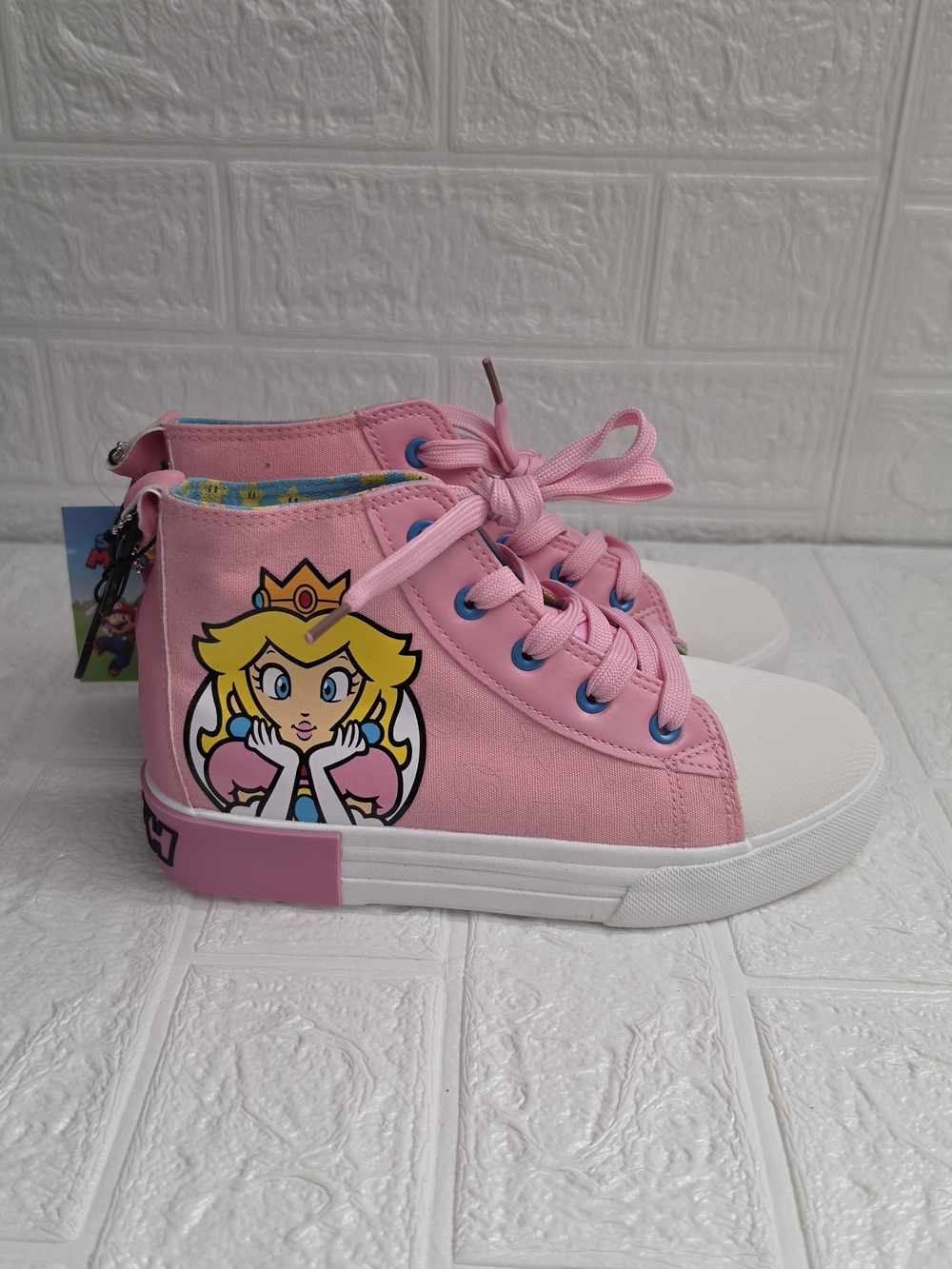 Super Mario Princess Peach Little Girl & Big Girl High Top Sneakers Sz 4 - NWT